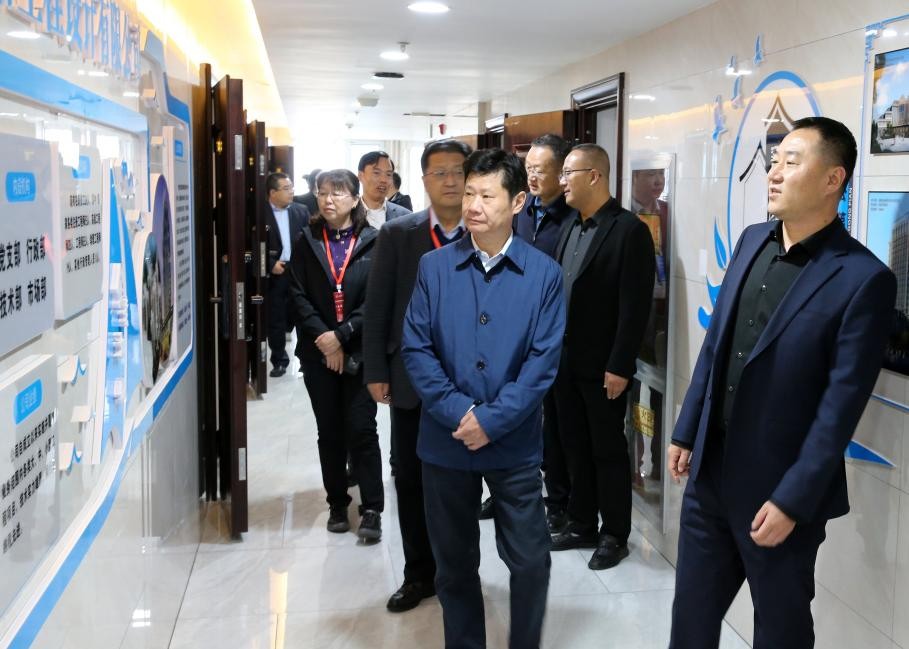 熱烈歡迎隴東學(xué)院領(lǐng)導(dǎo)及審核評估專家蒞臨我司交流工作