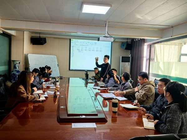 深化理論學(xué)習(xí)，淬煉實(shí)踐能力