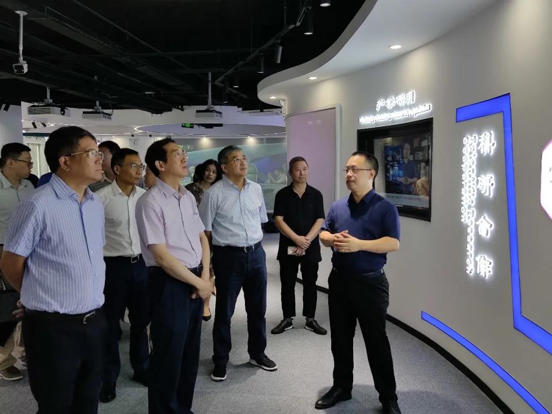 全國(guó)人大常委會(huì)委員、農(nóng)工黨中央專職副主席楊震一行蒞臨健培科技調(diào)研醫(yī)療AI產(chǎn)業(yè)的融合發(fā)展