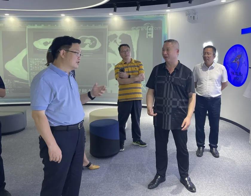 重慶理工大學(xué)黨委書(shū)記康騫一行蒞臨健培科技考察調(diào)研