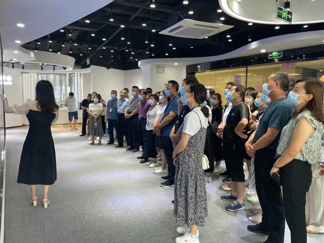 甘肅省張掖市醫(yī)保局黨組書(shū)記、副局長(zhǎng)劉衛(wèi)國(guó)一行蒞臨健培科技考察調(diào)研